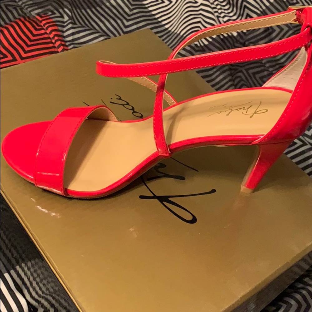 Red strap sandals - Picture 2 of 2